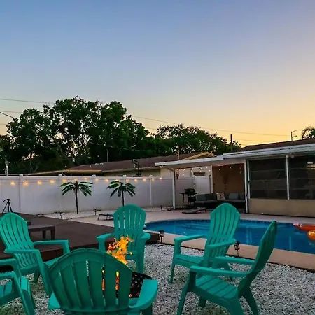 Four Bed Home With Pool Game Room Bar Near Beach